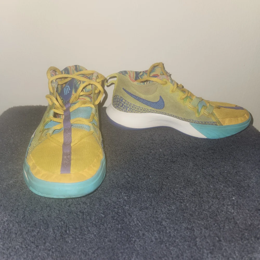 Kyrie Nike Flytrap 6 Kids Sneakers Yellow Size 5.5Y